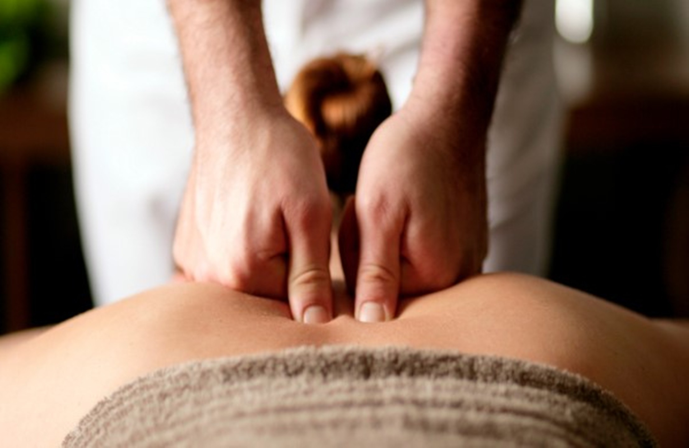 <h1>Shiatsu: massage on a bed with the Japanese acupressure method</h1>